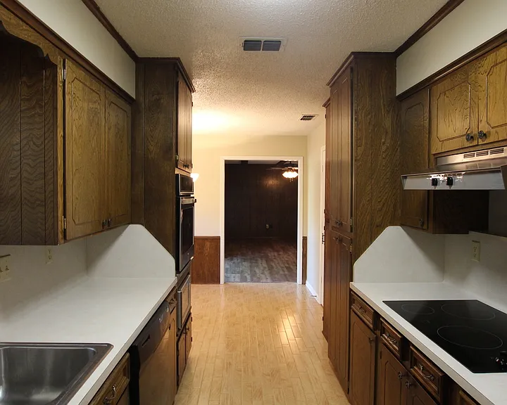 800 Rhodes Dr — Photo 12