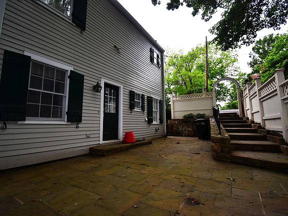 5th image of 299 Sherwood Ave
