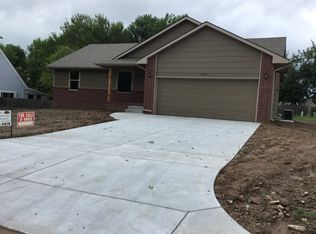 1600 E Cresthill Rd, Derby, KS 67037