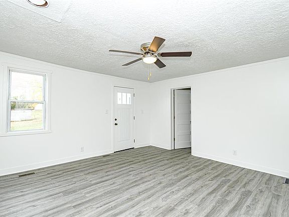 2nd image of 10184 Walnut St