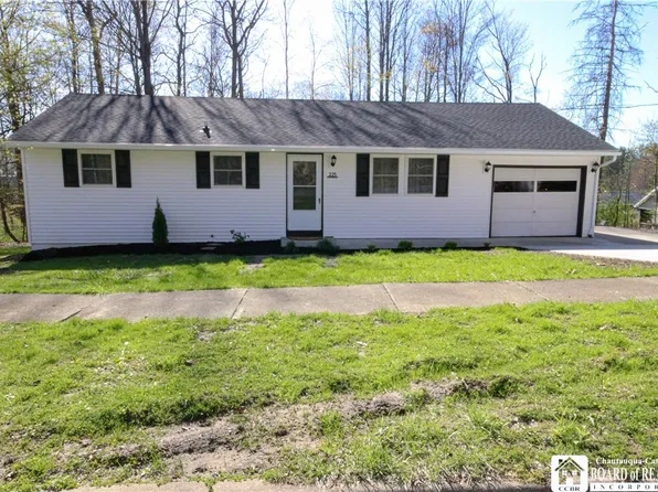 225 Woodlawn Ave, Jamestown, NY 14701