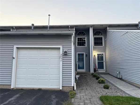 8490 Fathom Dr, Baldwinsville, NY 13027