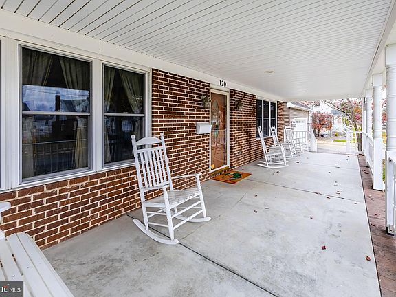3rd image of 120 Cedar Ave