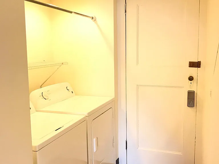 1046 Liberty St #1 — Photo 8