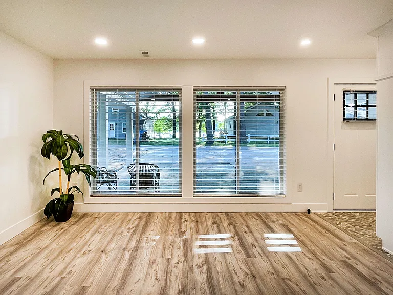 210 Evans Ln — Photo 11