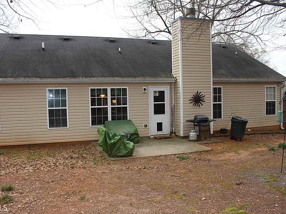 2nd image of 516 White Oak Dr