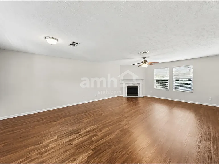 1316 Roxbury Ct — Photo 6