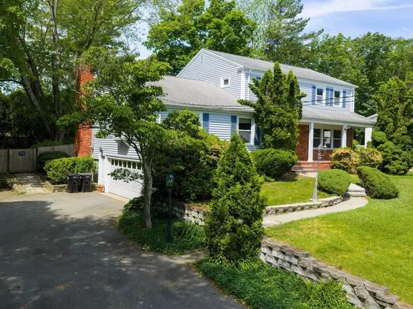 4 Merrymount Dr, Dartmouth, MA 02747