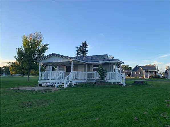 103 W Illinois St, Assumption, IL 62510