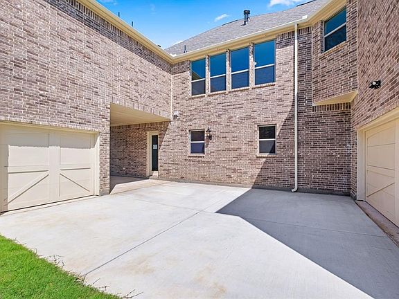 4th image of 1100 Grapevine Dr