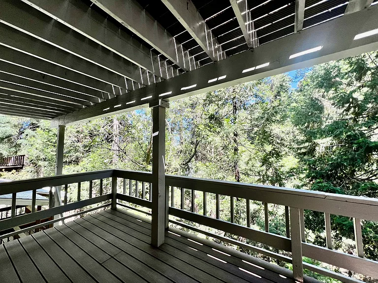 1080 Chateau Dr — Photo 8