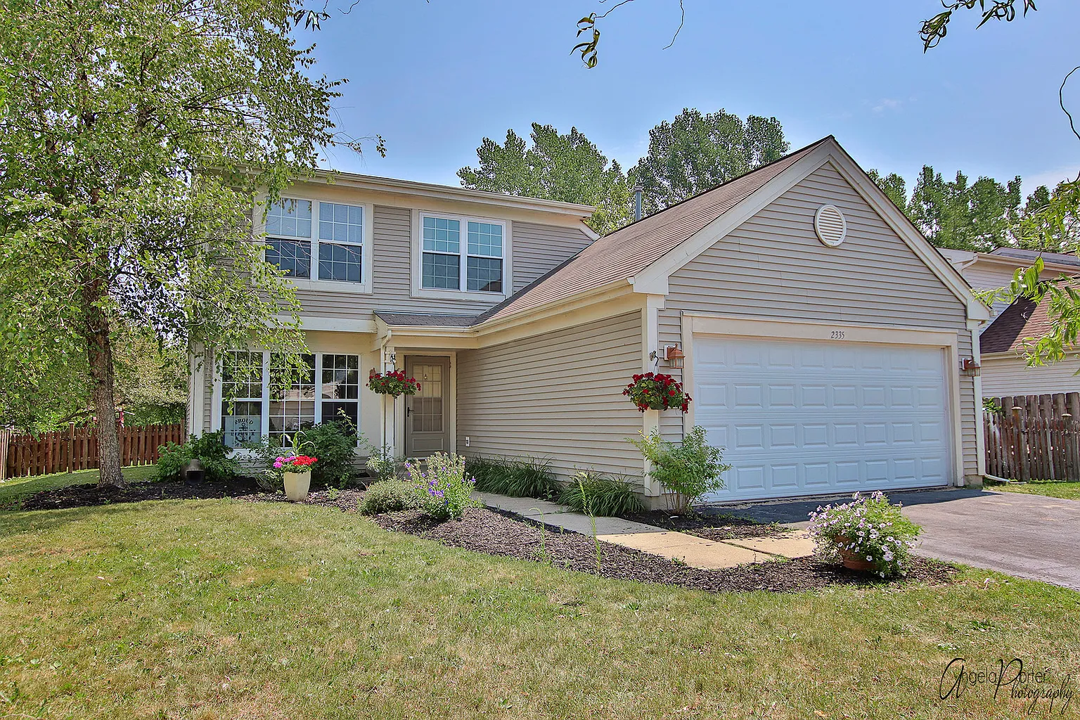 2335 Woodoak Dr photo 1
