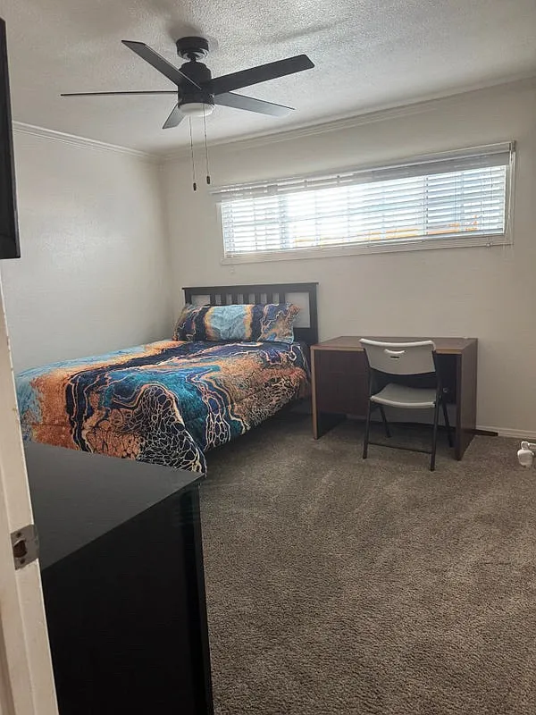 6 bed, 2365 sqft, $1,200 — Photo 1