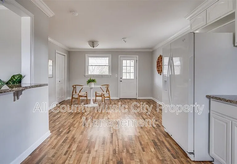 209 Rhine Dr — Photo 8