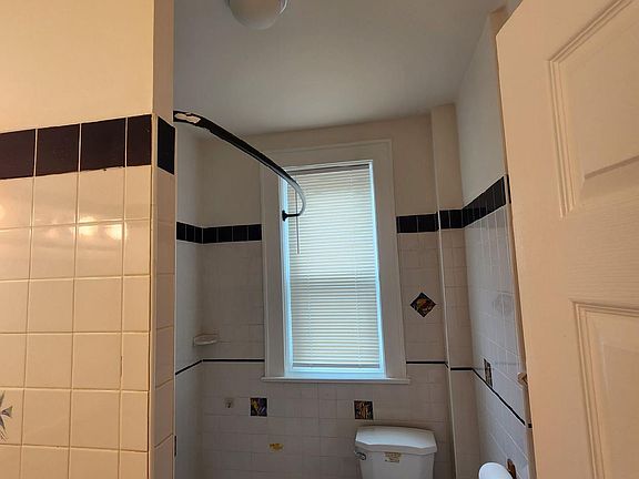 4th image of 845 Sanford Ave #1
