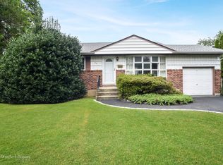 24 Edison Dr, Plainview, NY 11803