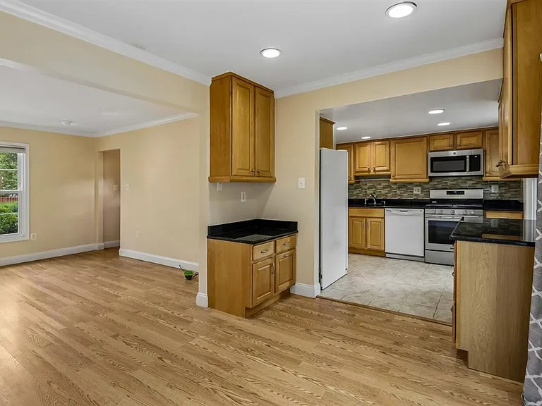 4 Kirkfield Ct — Photo 6