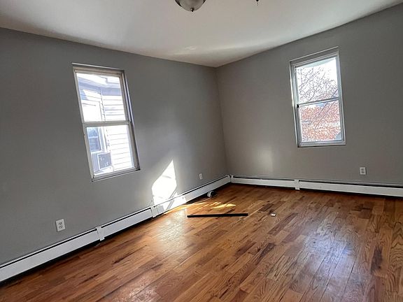4th image of 862 S 15th St Floor 2
