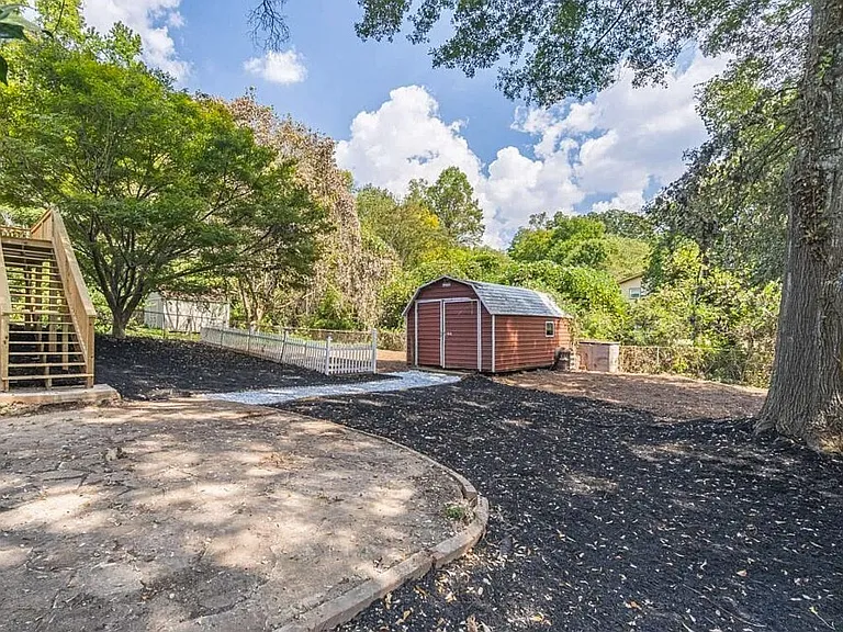 1523 Delia Dr — Photo 23