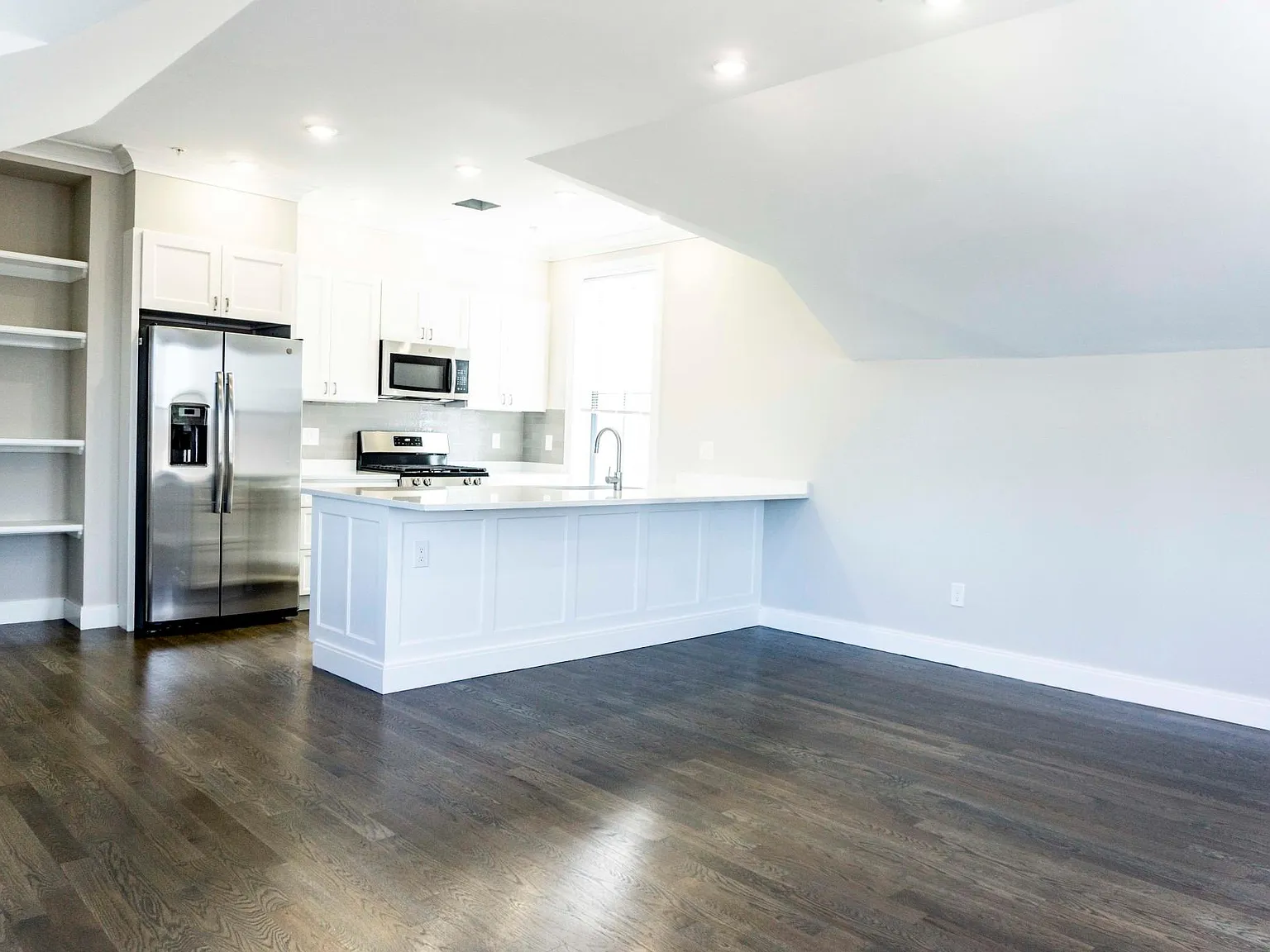3 bed, 1350 sqft, $5,650 — Photo 1