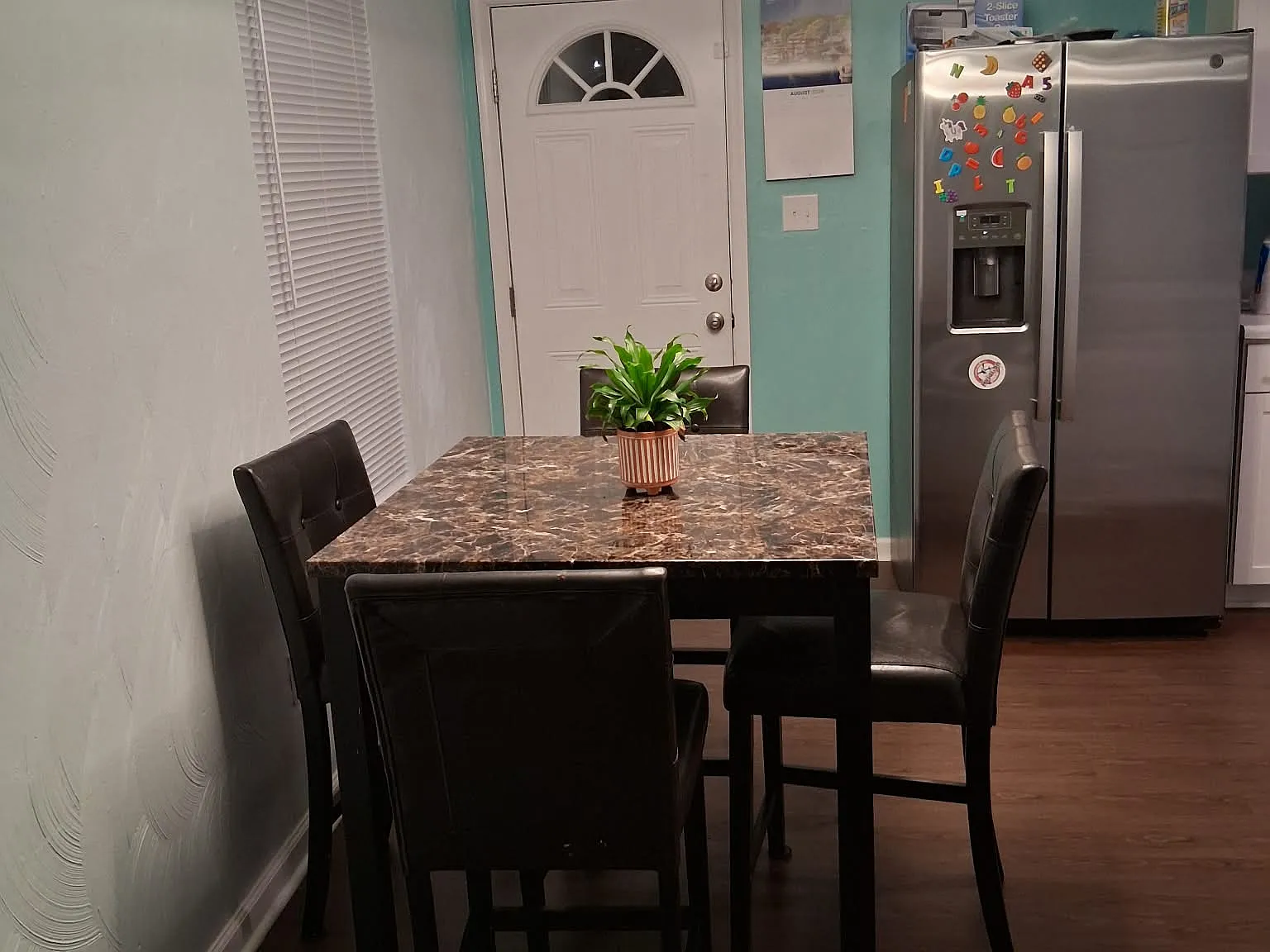 4 bed, 1400 sqft, $900 — Photo 3