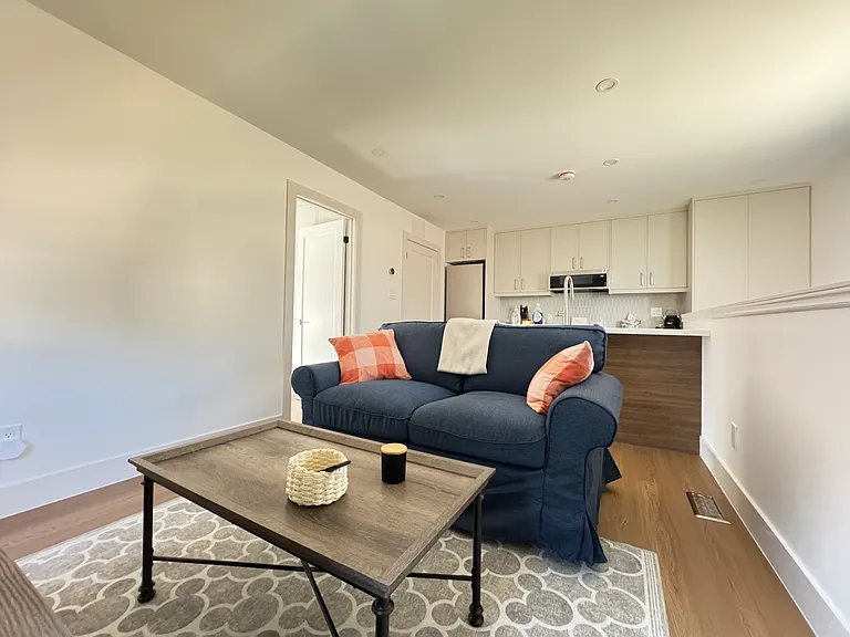 26 Cardrew St #COACH — Photo 4