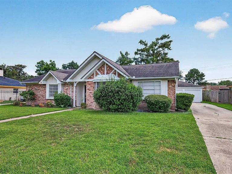 8831 Sandstone St — Photo 2