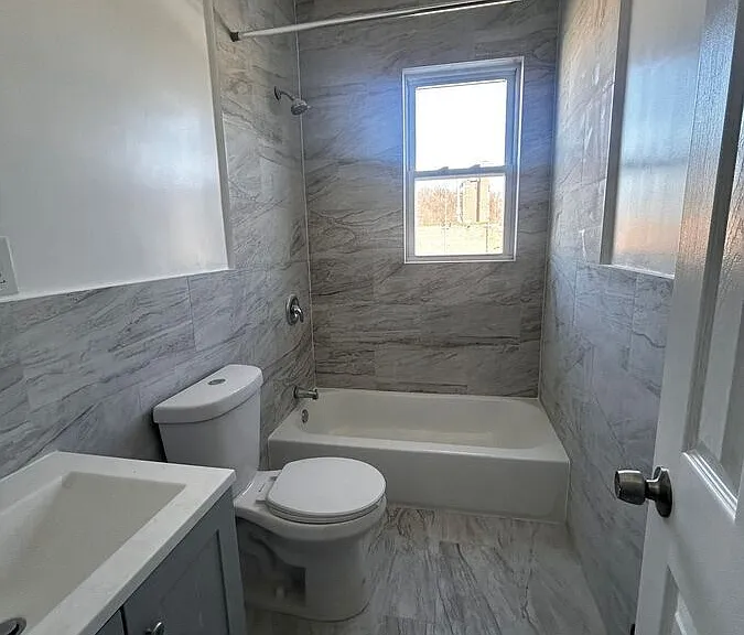 14 Saratoga Ave — Photo 3