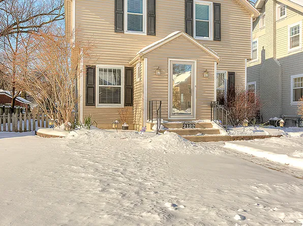 2122 Oxford St, Rockford, IL 61103
