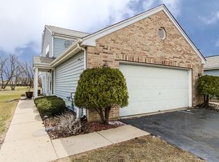 27 King Dr #27, Streamwood, IL 60107