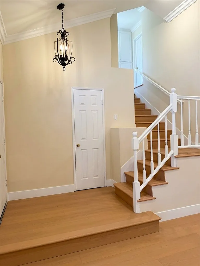 3 bed, 2.5 bath, 1623 sqft, $5,000 — Photo 3