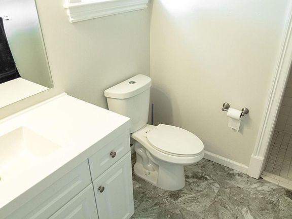 4th image of 130 SW 14th Ave #130