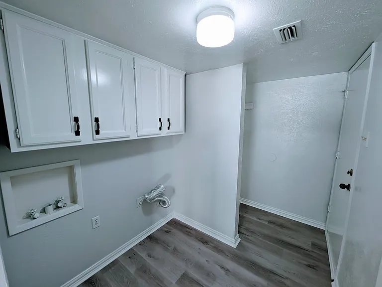 949 Mossvine Dr — Photo 14