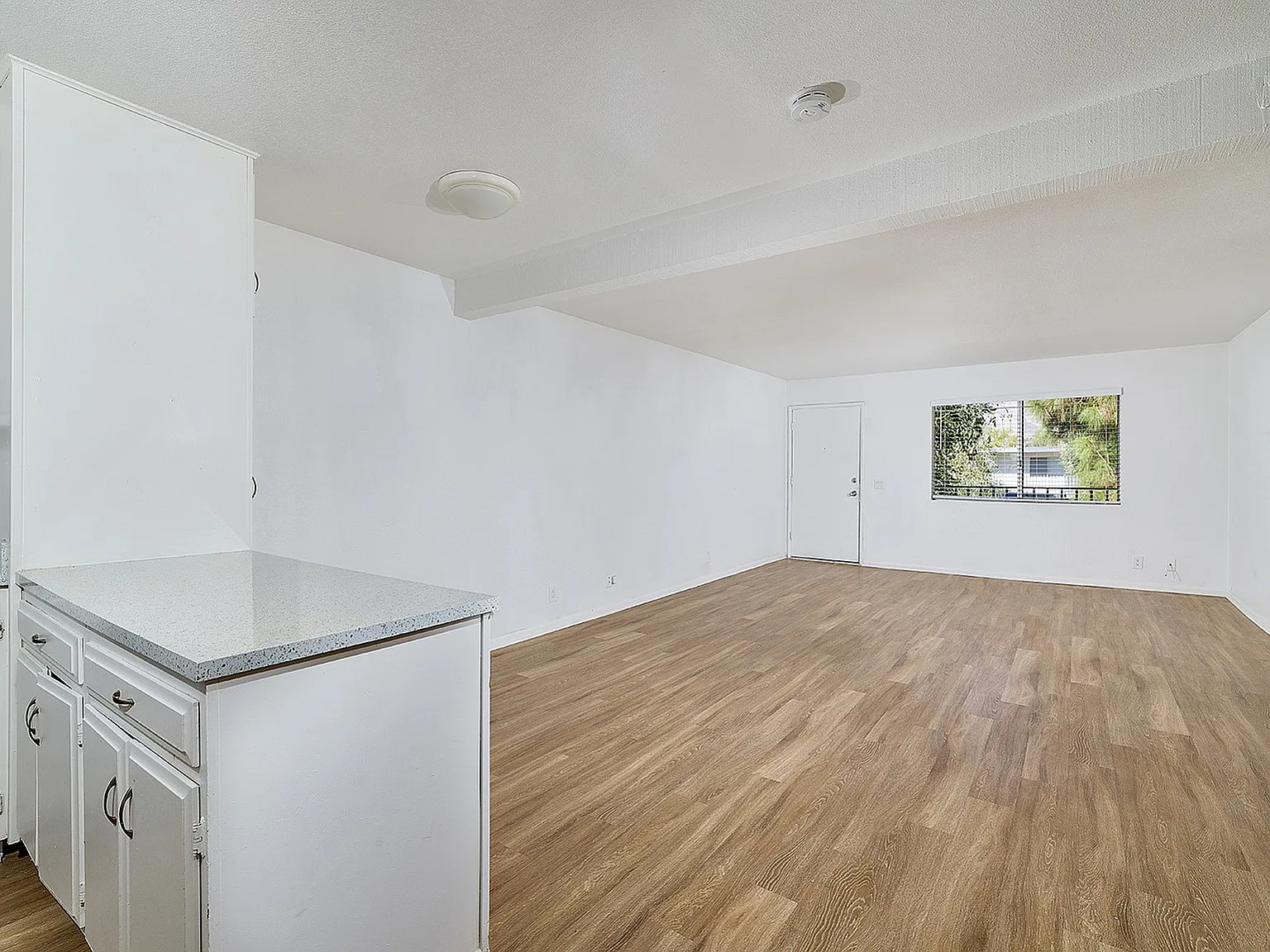 Panorama Apartments — Photo 4
