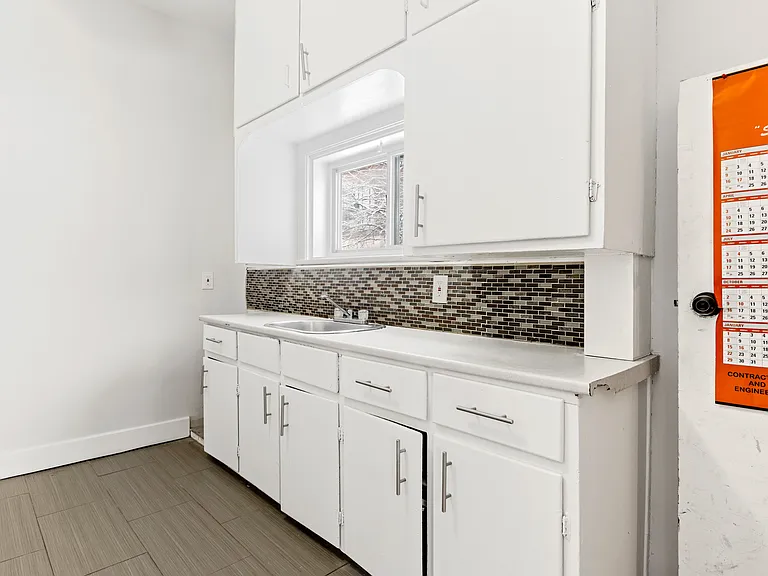 481 Besserer St #1 — Photo 9