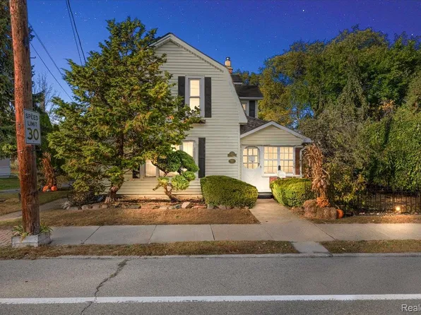 5815 Chicago Rd, Warren, MI 48092