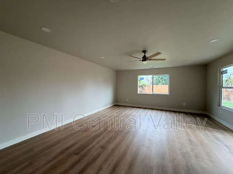 1710 Waverly Dr — Photo 29