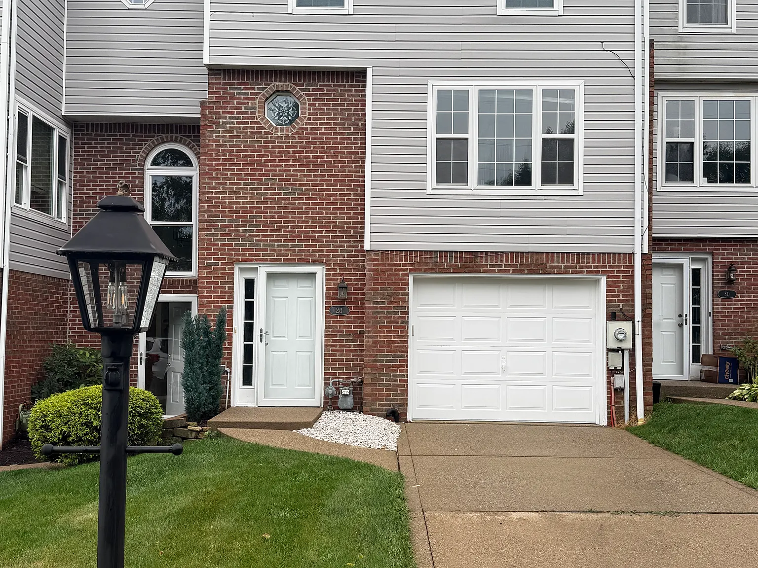 3 bed, 2.5 bath, 1294 sqft, $2,000 — Photo 1