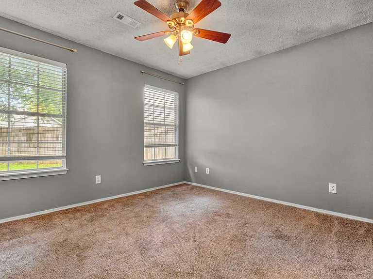 1511 N Greenleaf Dr — Photo 14