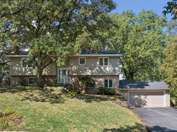 16015 Oak Shore Dr, Lakeville, MN 55044