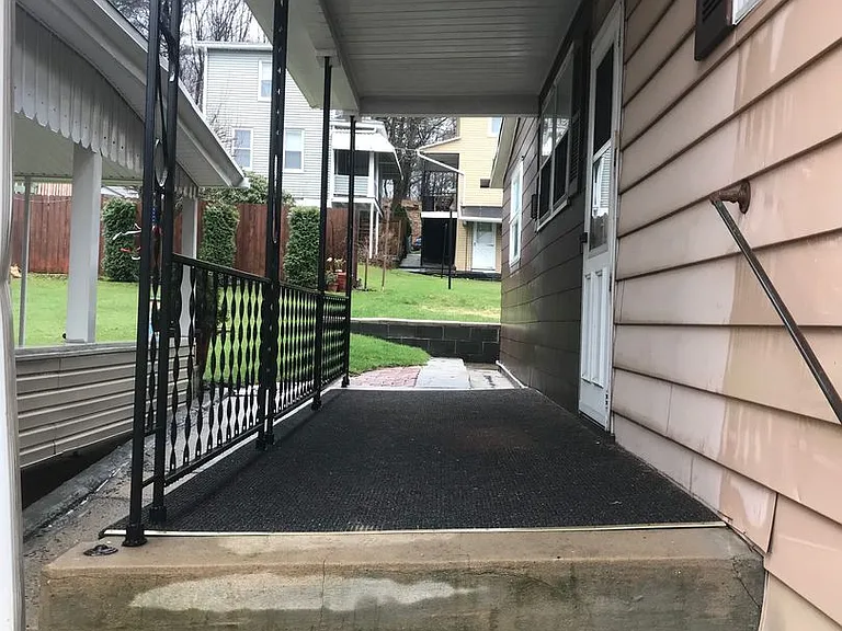 126 E High St — Photo 3
