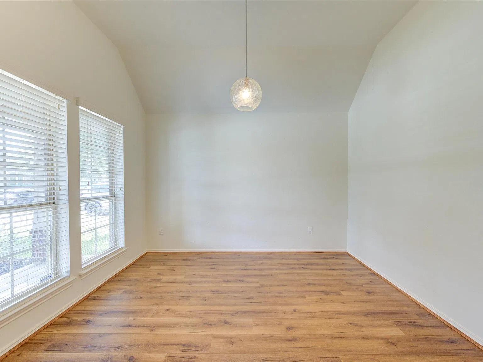 3 bed, 2.0 bath, 1665 sqft, $2,200 — Photo 4