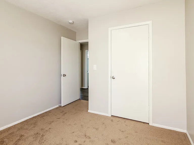 6529 N 74th Dr — Photo 5