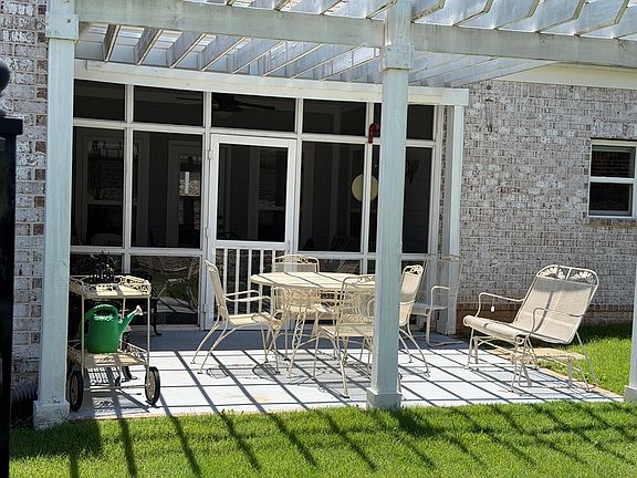 3rd image of 207 Thistle Ln