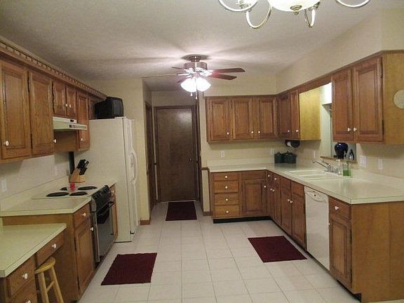 3rd image of 2235 Eastland Dr