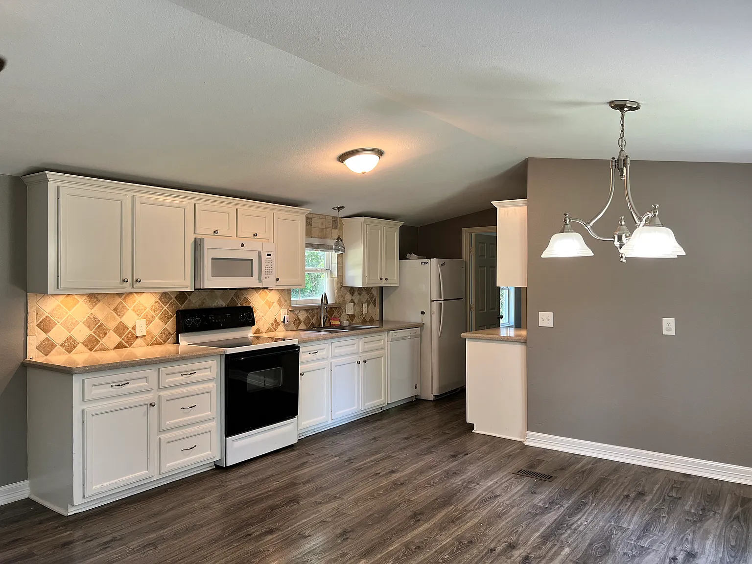 14331 Elmore Dr — Photo 4