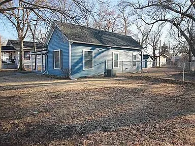 2 bed, 924 sqft, $1,100 — Photo 2