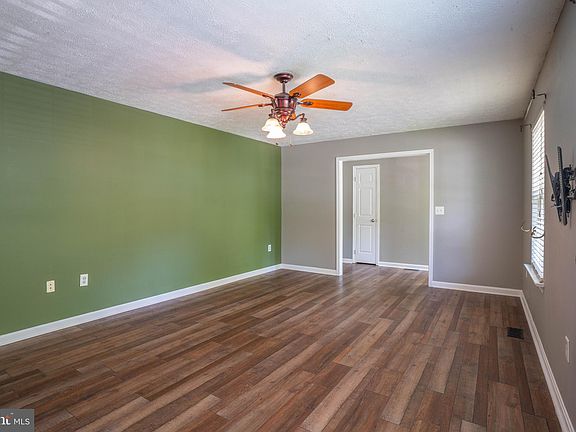 2nd image of 35985 Army Navy Dr