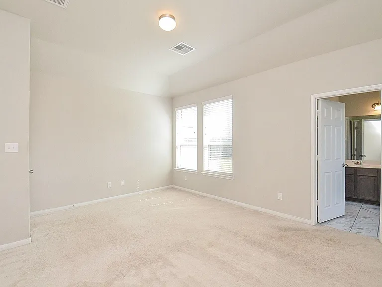 5443 Grand View Dr — Photo 16