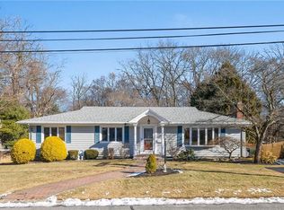 60 Merrymount Dr, Warwick, RI 02888